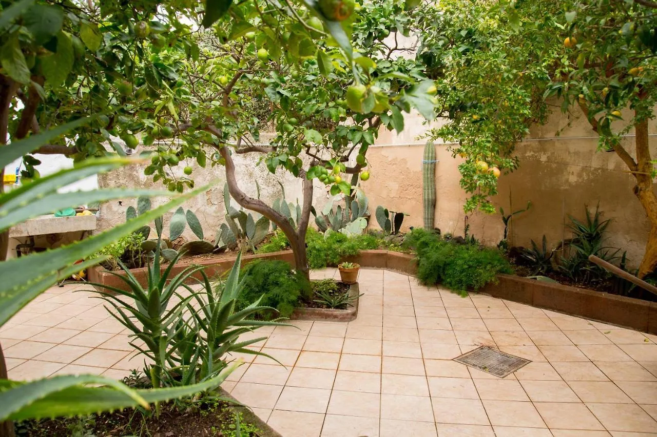 Bed and Breakfast Casa Giglio Alghero 0*,  Italia