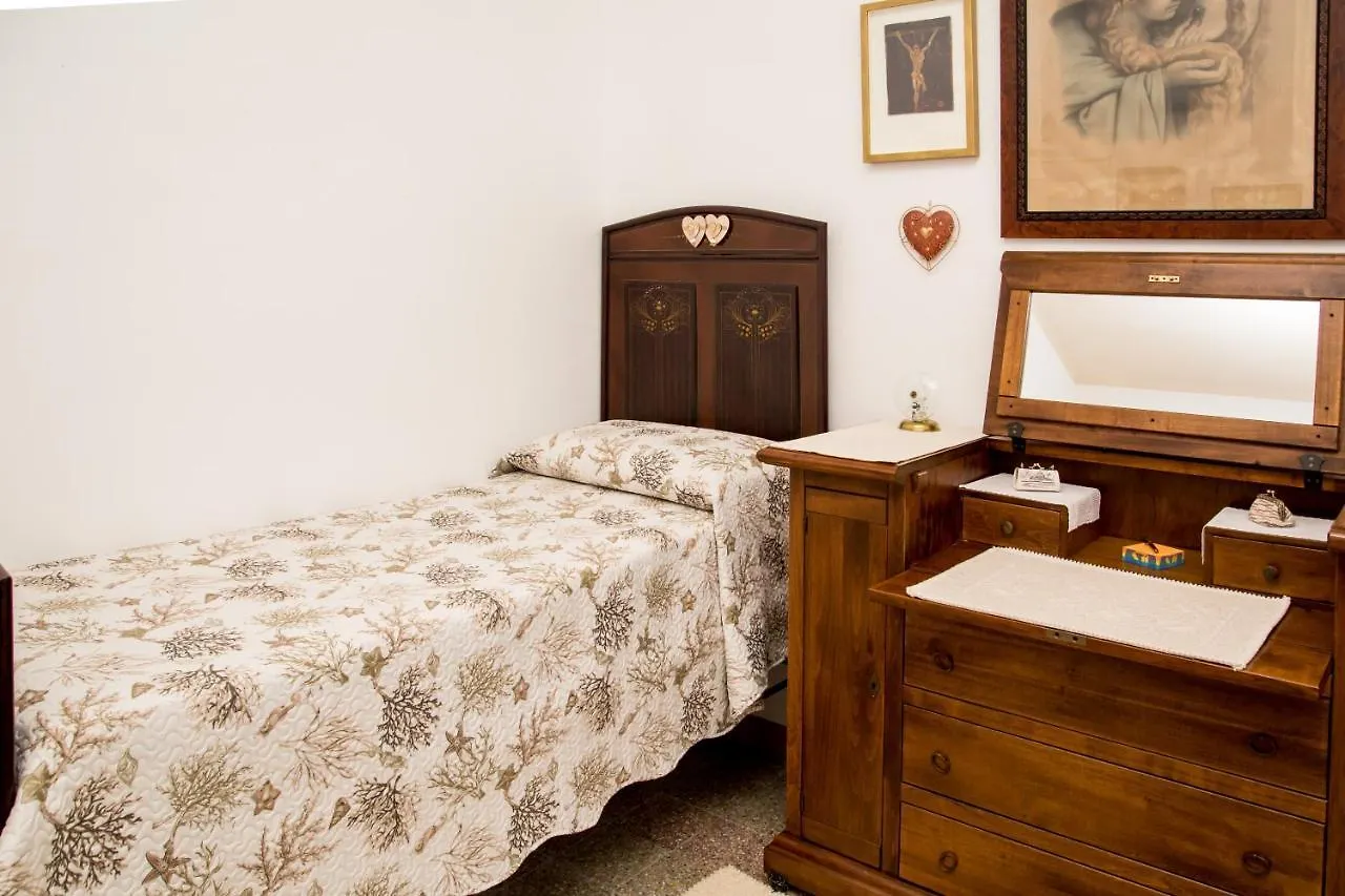 Bed and Breakfast Casa Giglio Alghero 0*,
